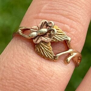 Hallmark 10K Black Hills Gold Butterfly/Leaf band ring